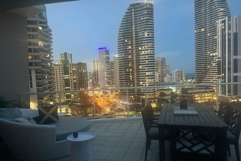 Private Sky Terrace Classic Penthouse 2 Car Parks Lejlighed Gold Coast Eksteriør billede